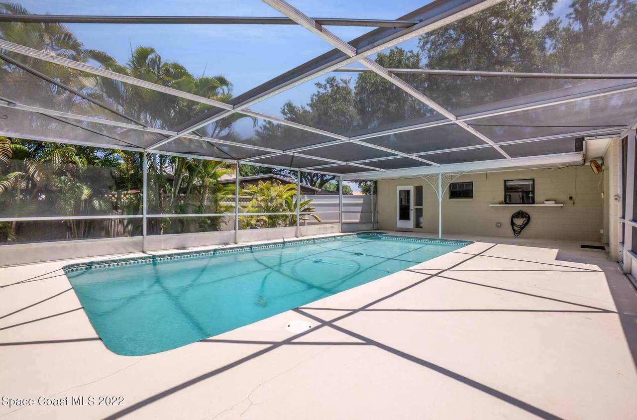 325 Jamaica Drive - Photo 1