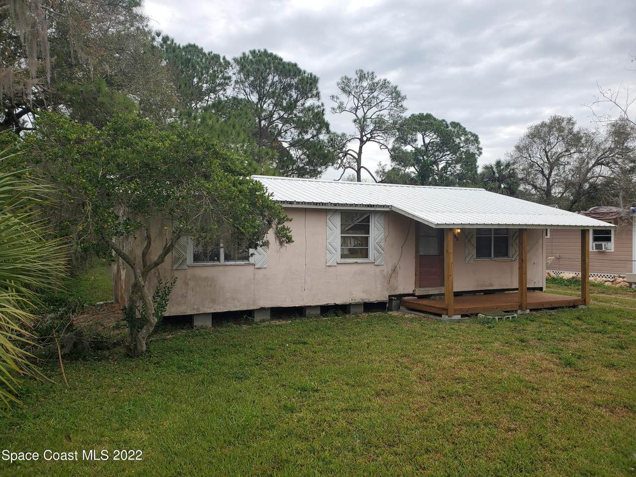 312 Pine Avenue - Photo 1