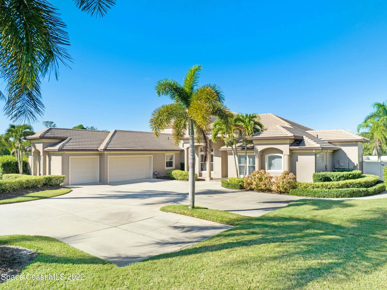 4002 Tradewinds Trail - Photo 1