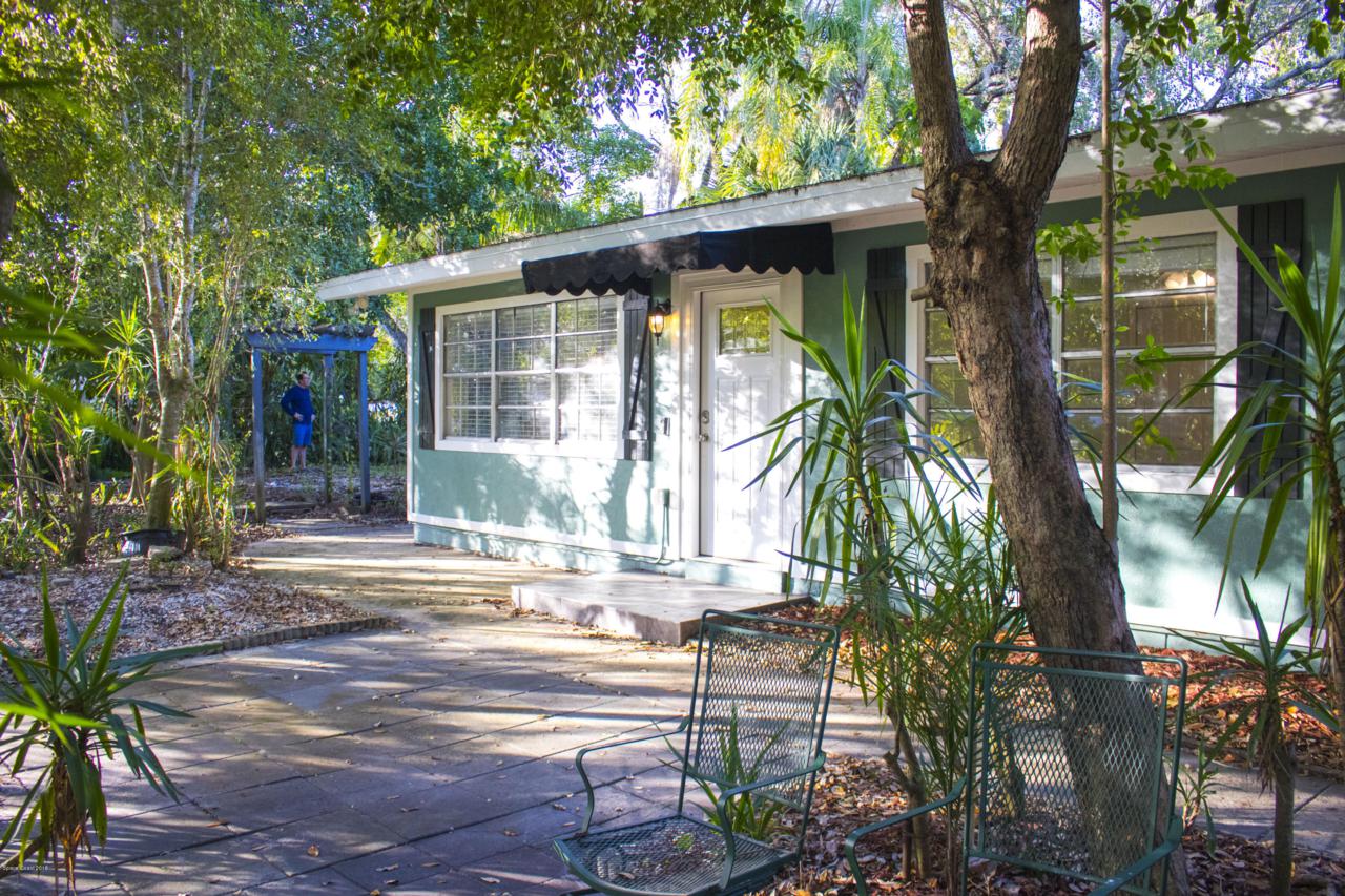 6890 Ward Parkway - Photo 1