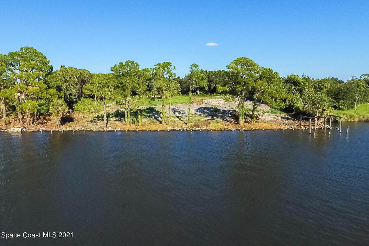 495 Merritt Avenue - Photo 1