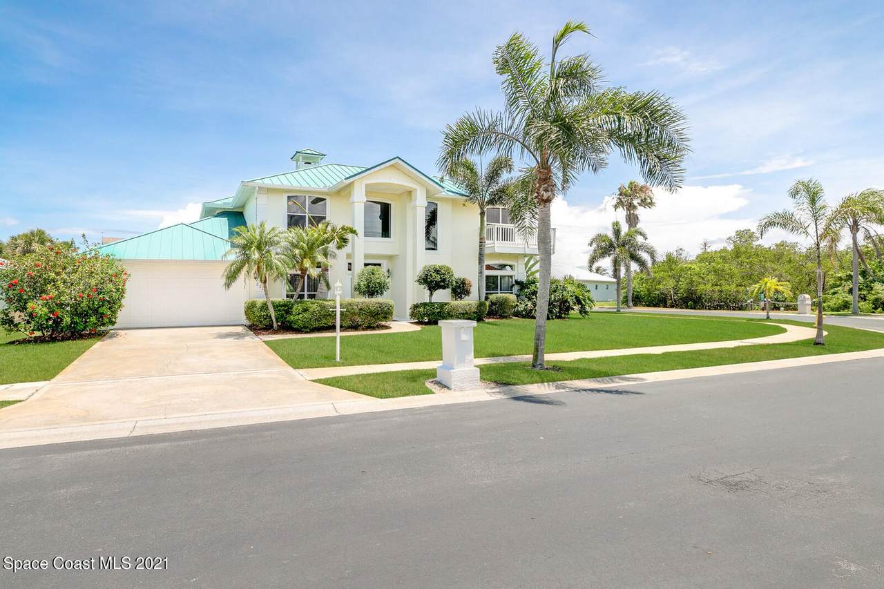 330 Island Drive - Photo 1