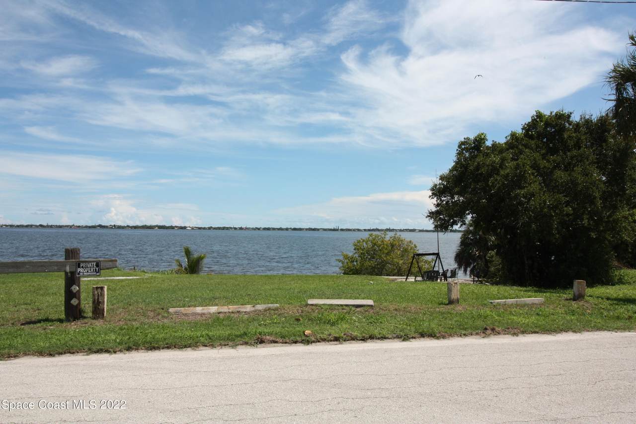 2910 Riverview Drive - Photo 1