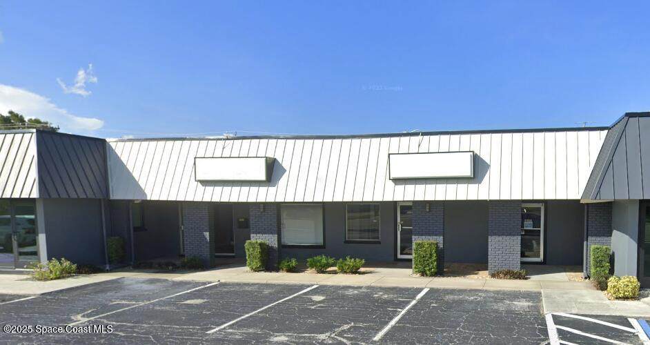 513 Harbor City Boulevard - Photo 1