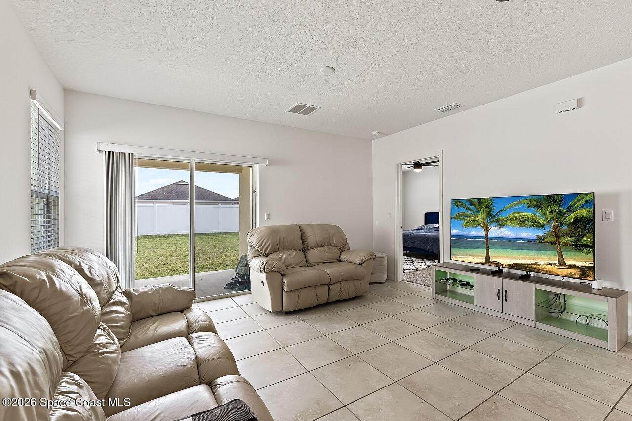 https://bt-photos.global.ssl.fastly.net/spacecoast/orig_boomver_1_1067064-2.jpg