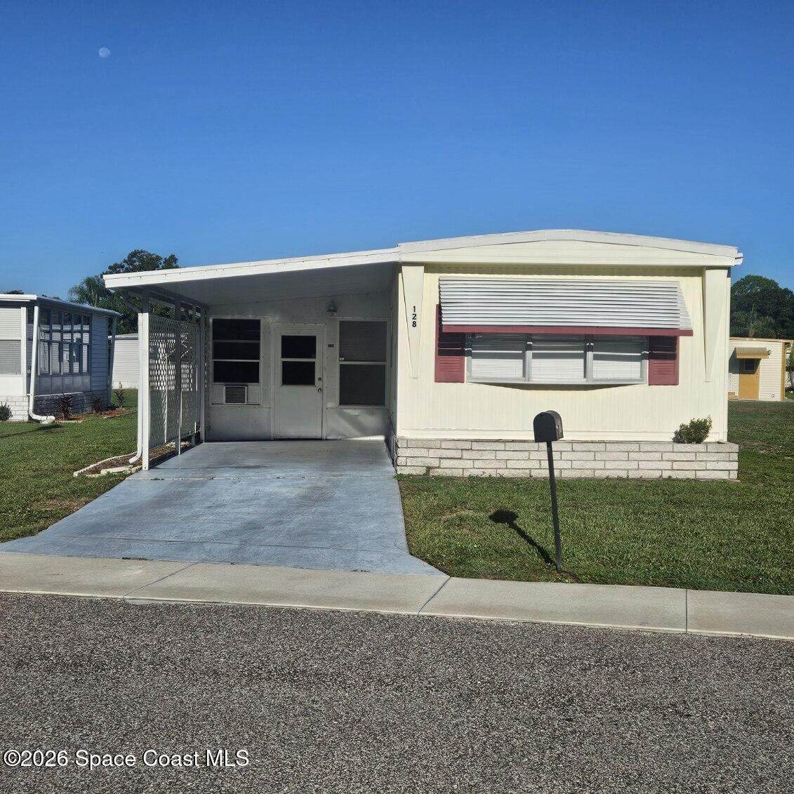 128 Mystic Boulevard - Photo 1