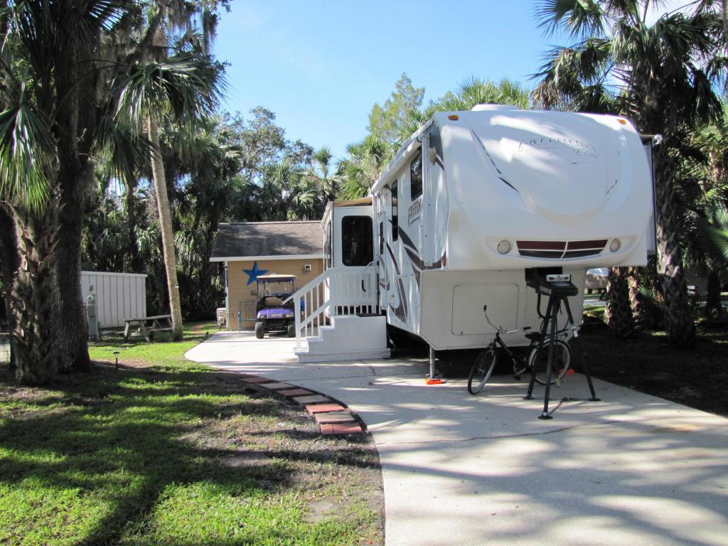 319 Plantation Drive - Photo 1