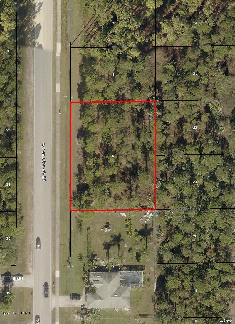 713 De Groodt Road - Photo 1