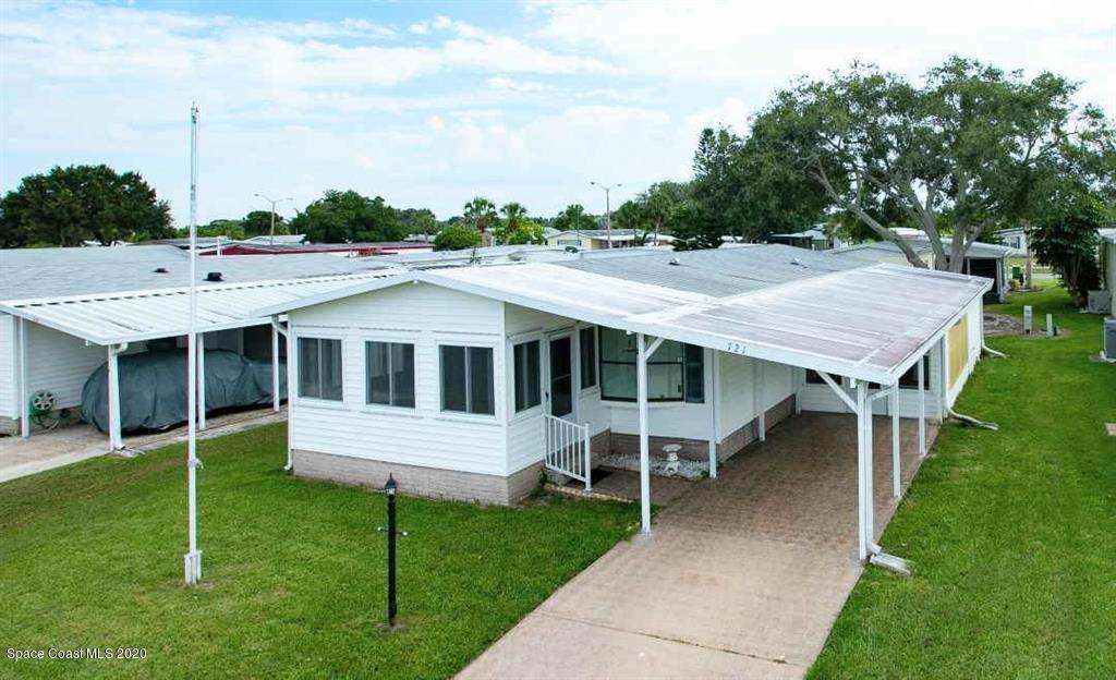 721 Silverthorn Court - Photo 1