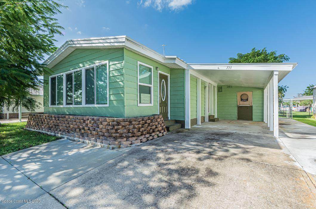 711 Hyacinth Circle - Photo 1