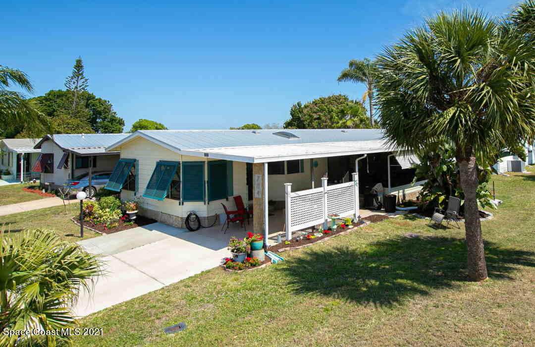 704 Hyacinth Circle - Photo 1