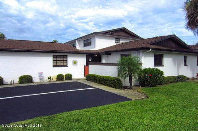 270 Queens Court - Photo 1