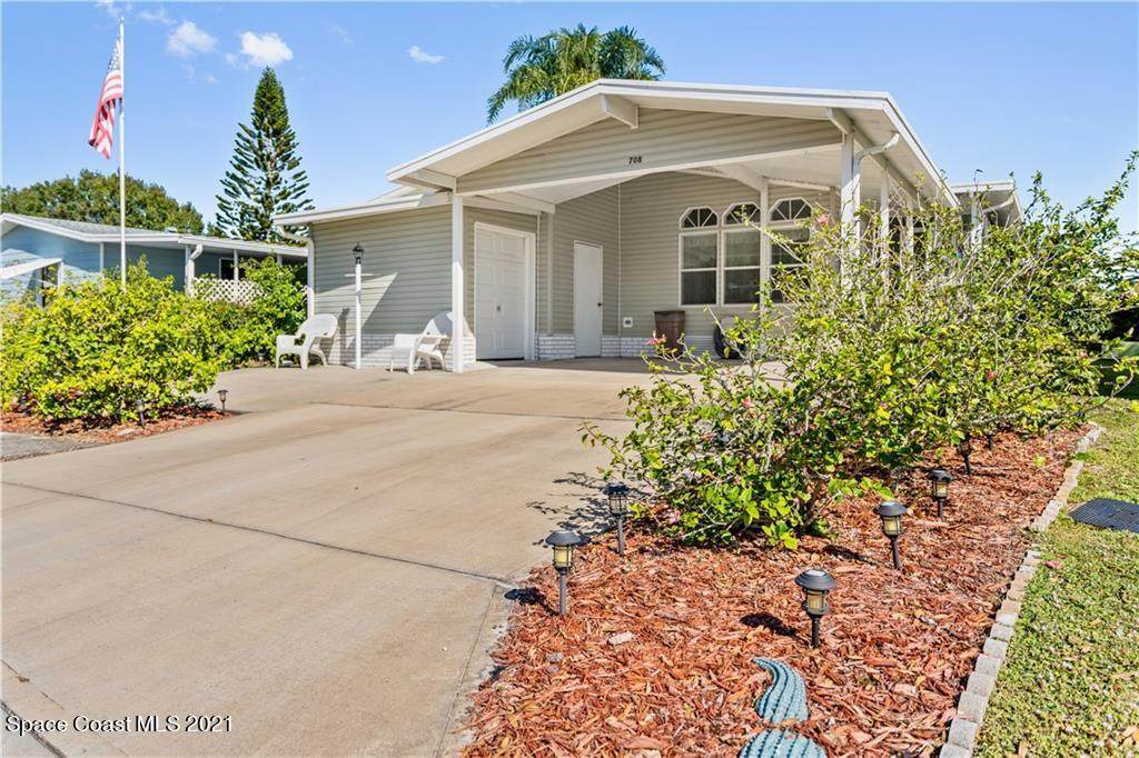 708 Oleander Circle - Photo 1