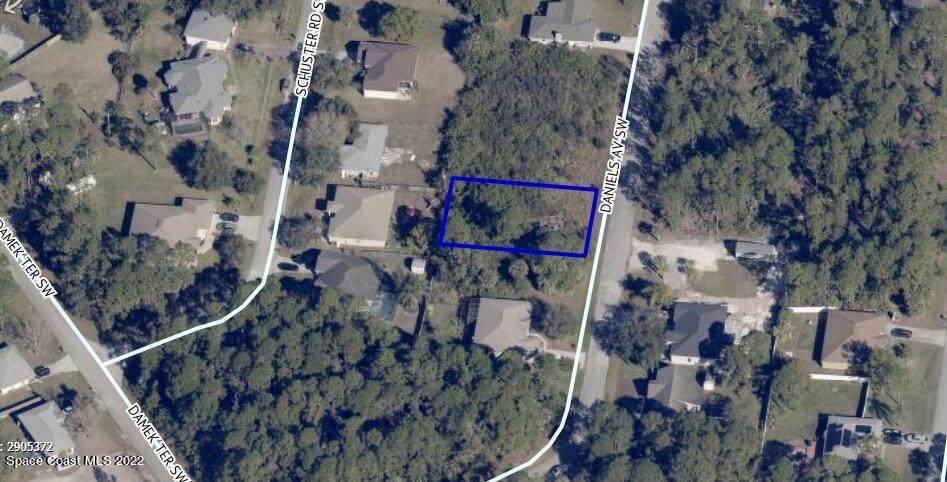 750 Daniels Avenue - Photo 1
