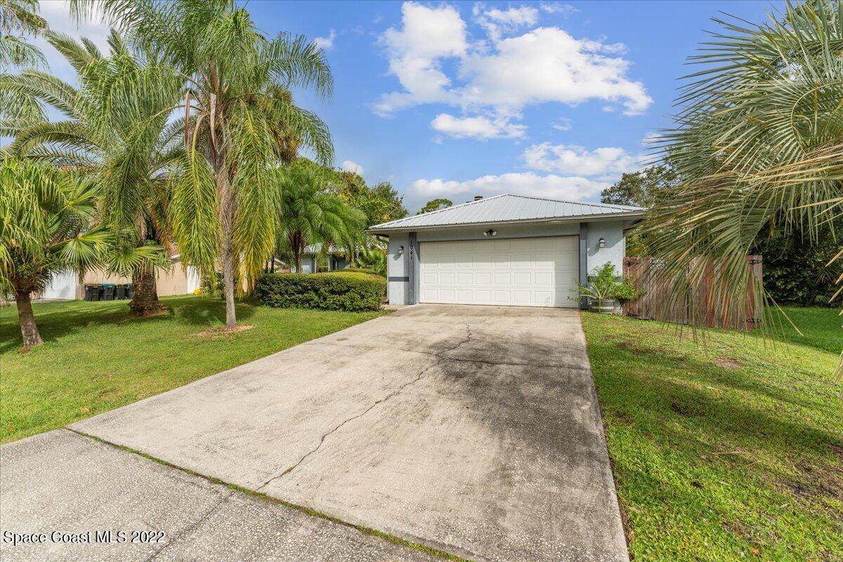 1041 Lynbrook Street - Photo 1