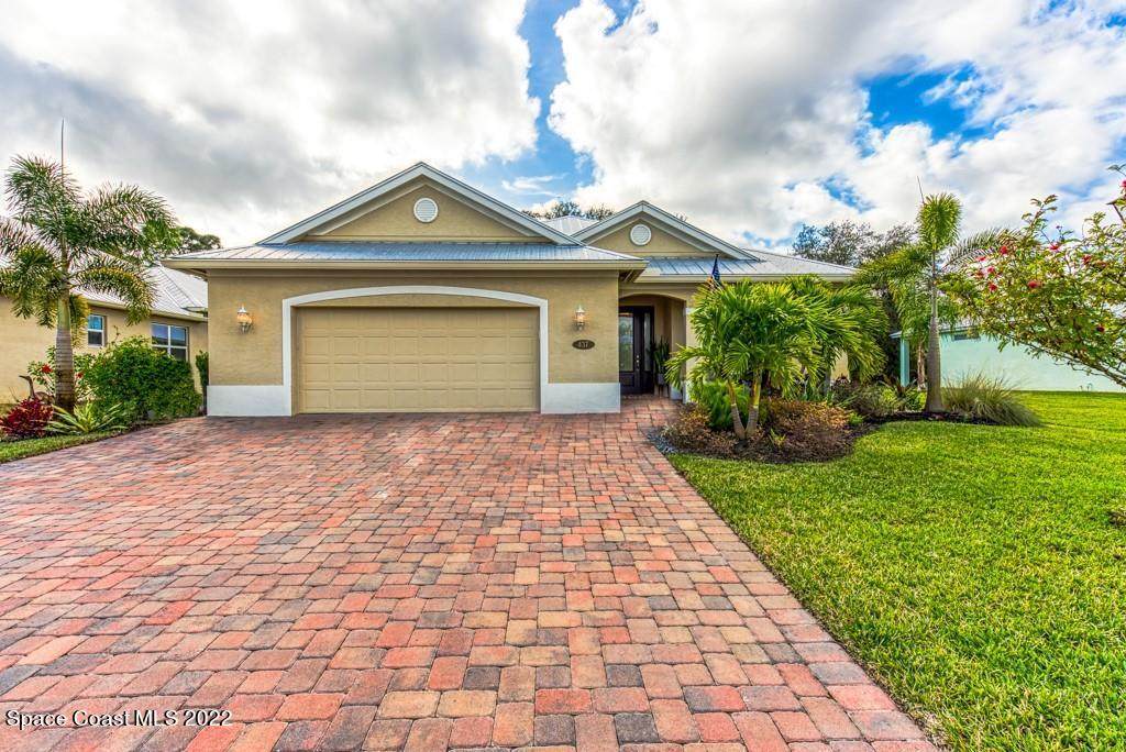 437 11th Square - Photo 1