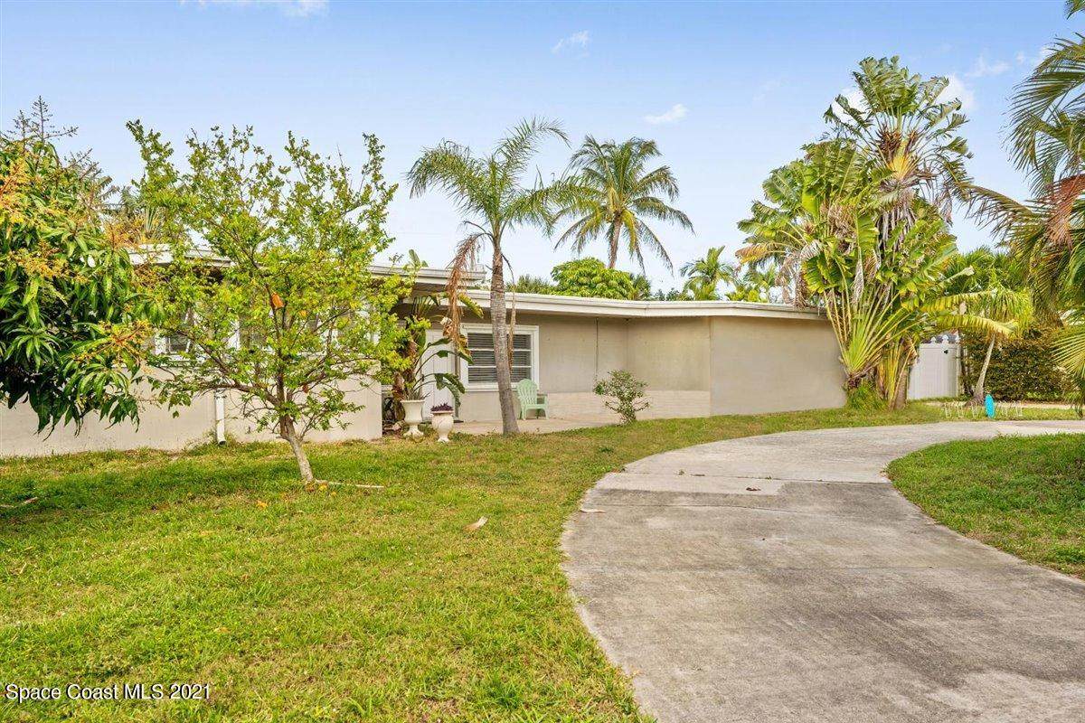 510 Banyan Way - Photo 1