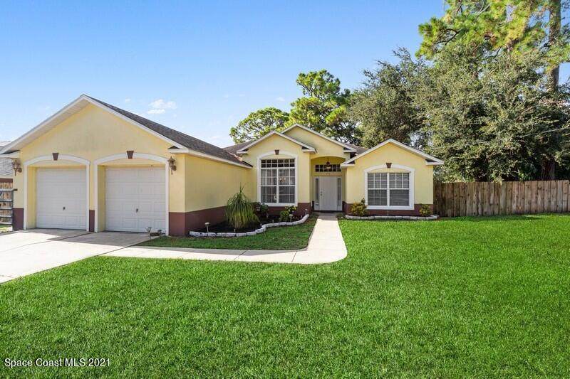 475 Oleander Place - Photo 1