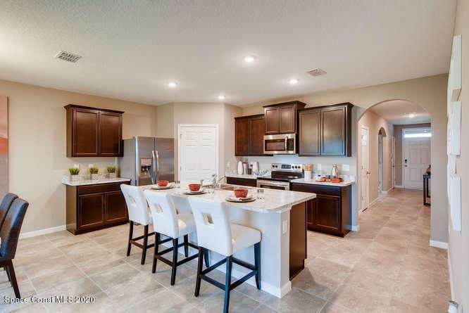 787 Hernandes Avenue - Photo 1