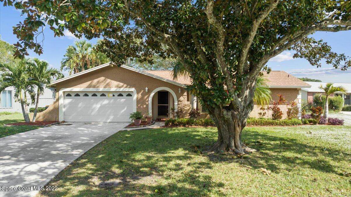 1371 Gleneagles Way - Photo 1