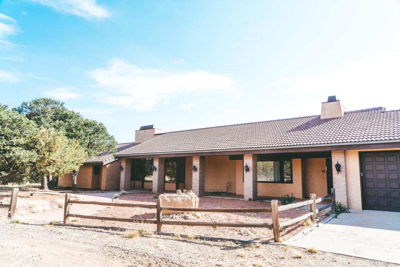 627 Lookout Pointe Rd - Photo 1