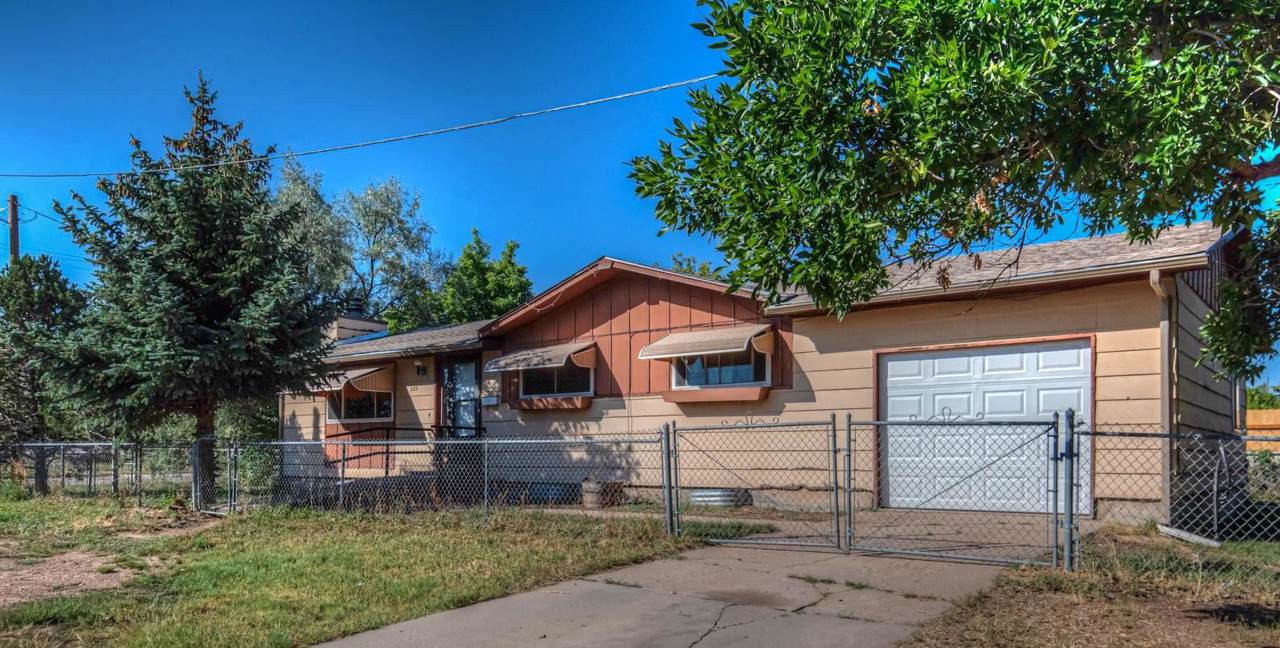 925 Russell Ave - Photo 1