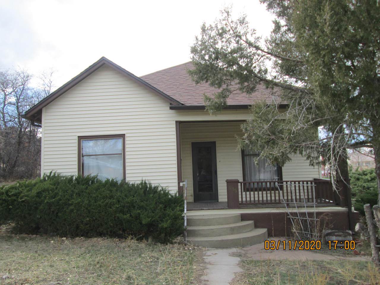 915 Spruce St - Photo 1