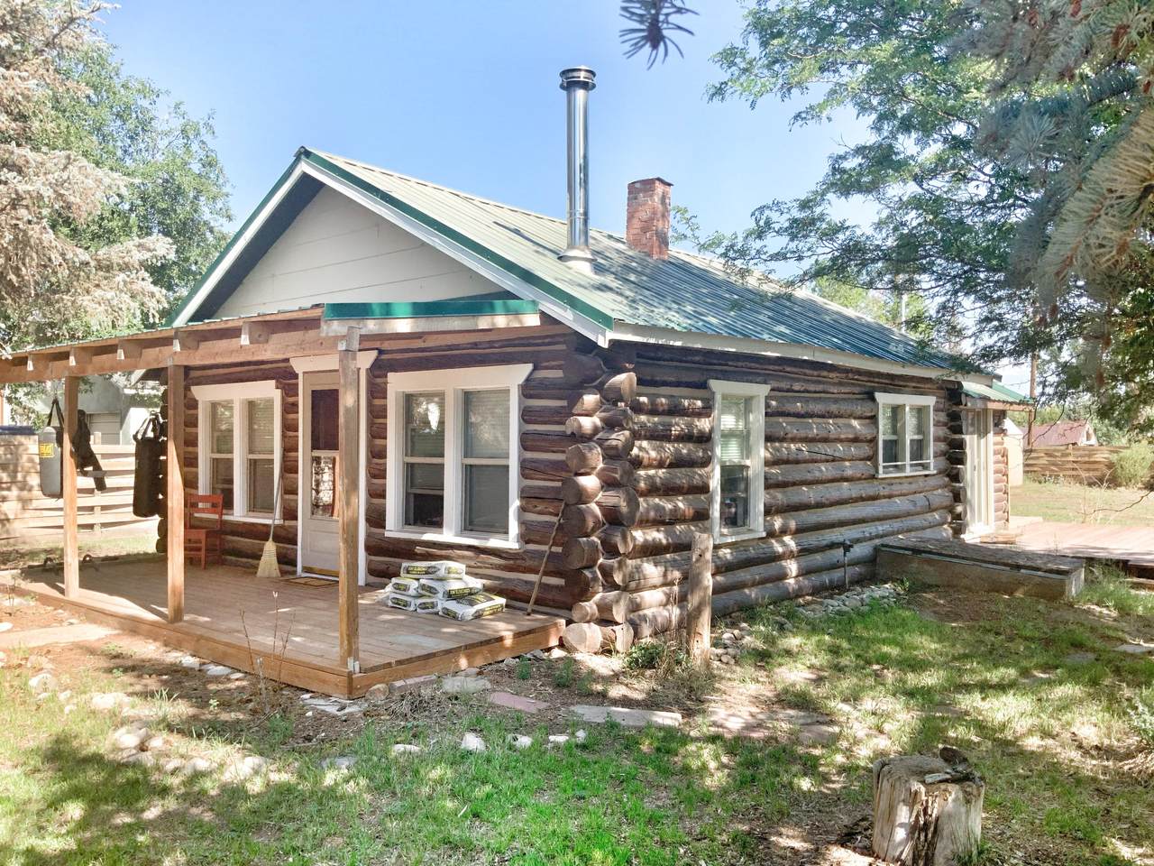 210 Cascade St - Photo 1