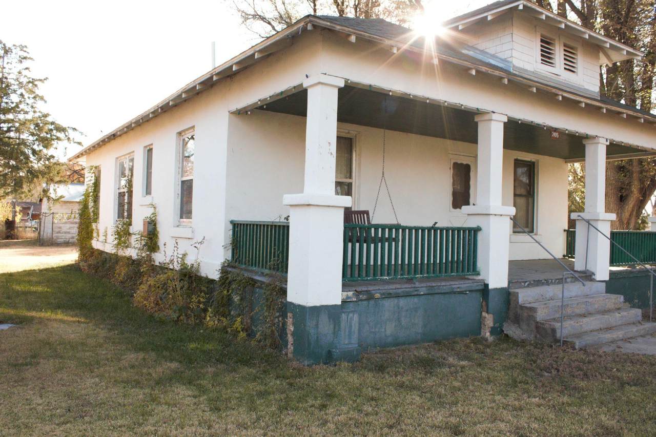 205 Olive Ave - Photo 1