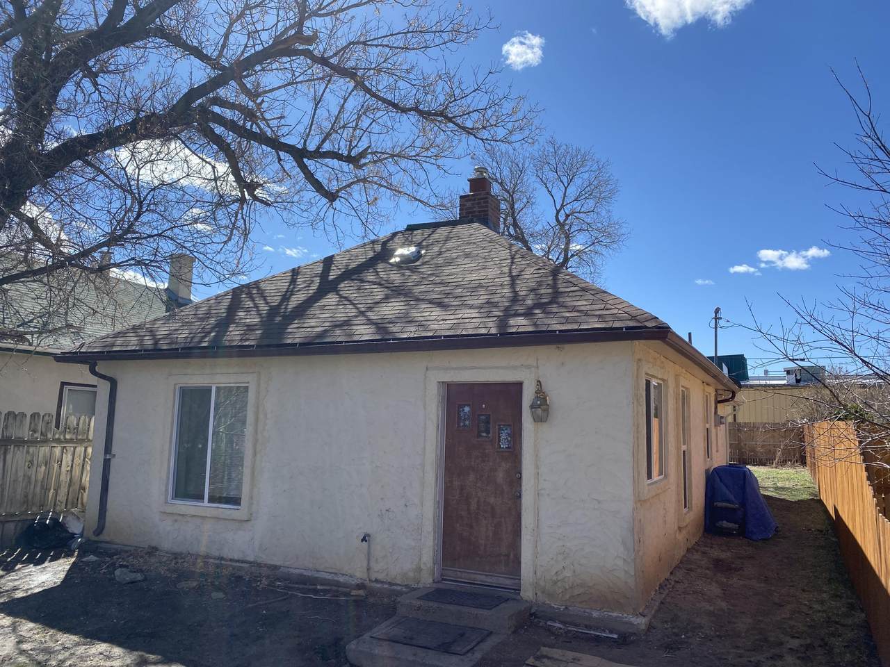 404 College St - Photo 1