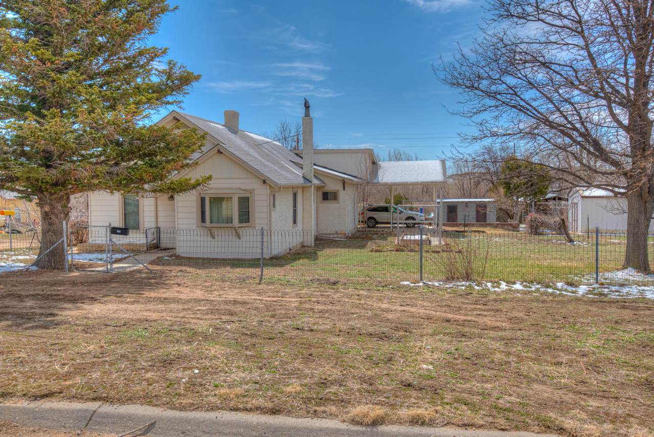 911 Kansas Ave - Photo 1