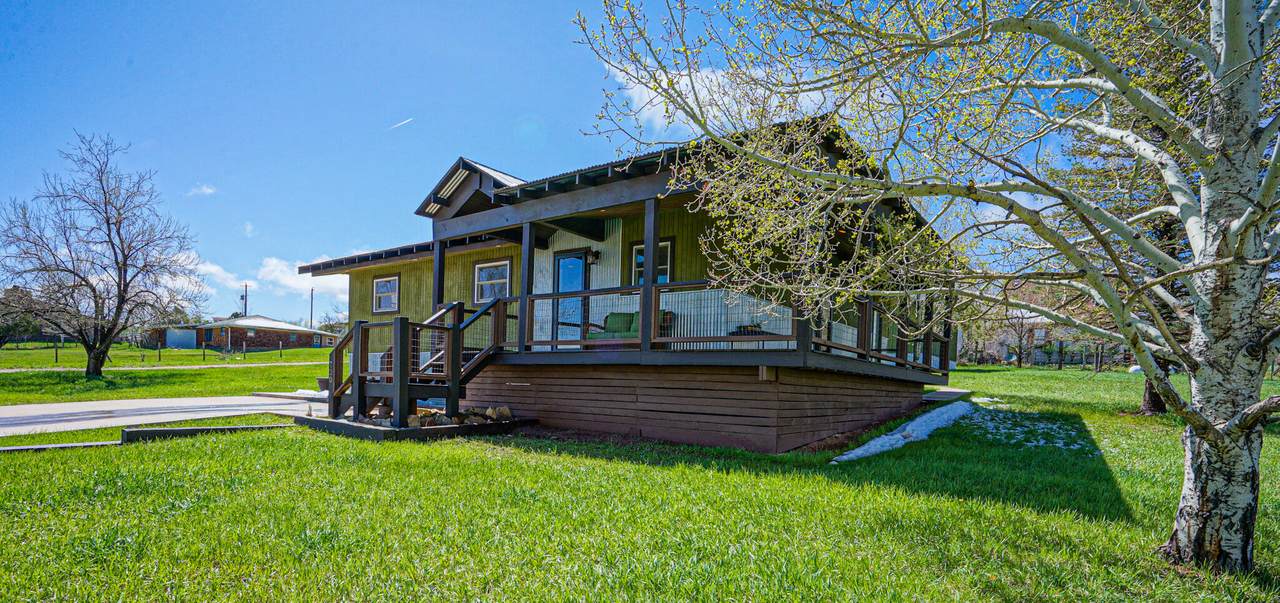 720 Virginia Ave - Photo 1