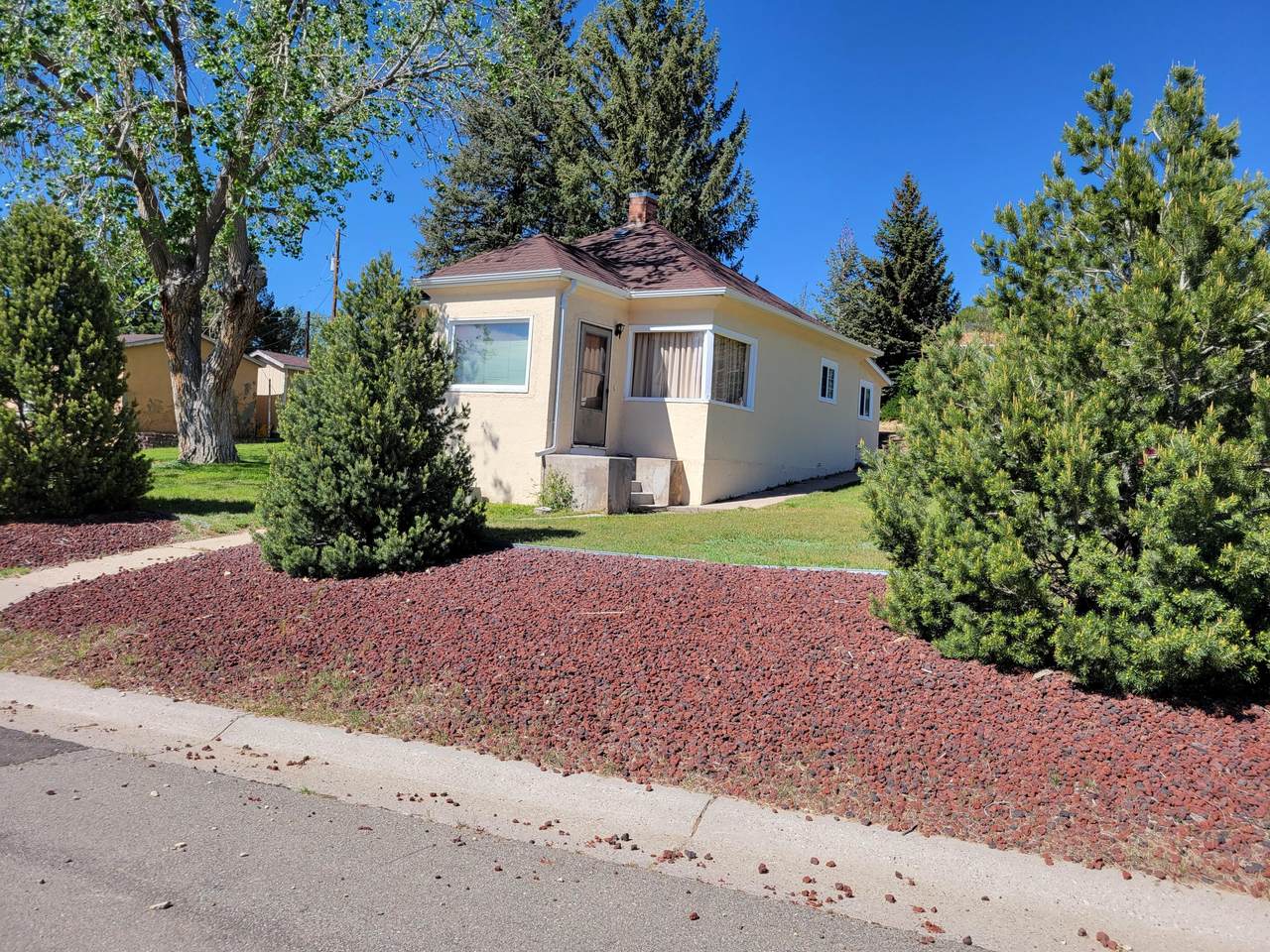 302 Spruce St - Photo 1