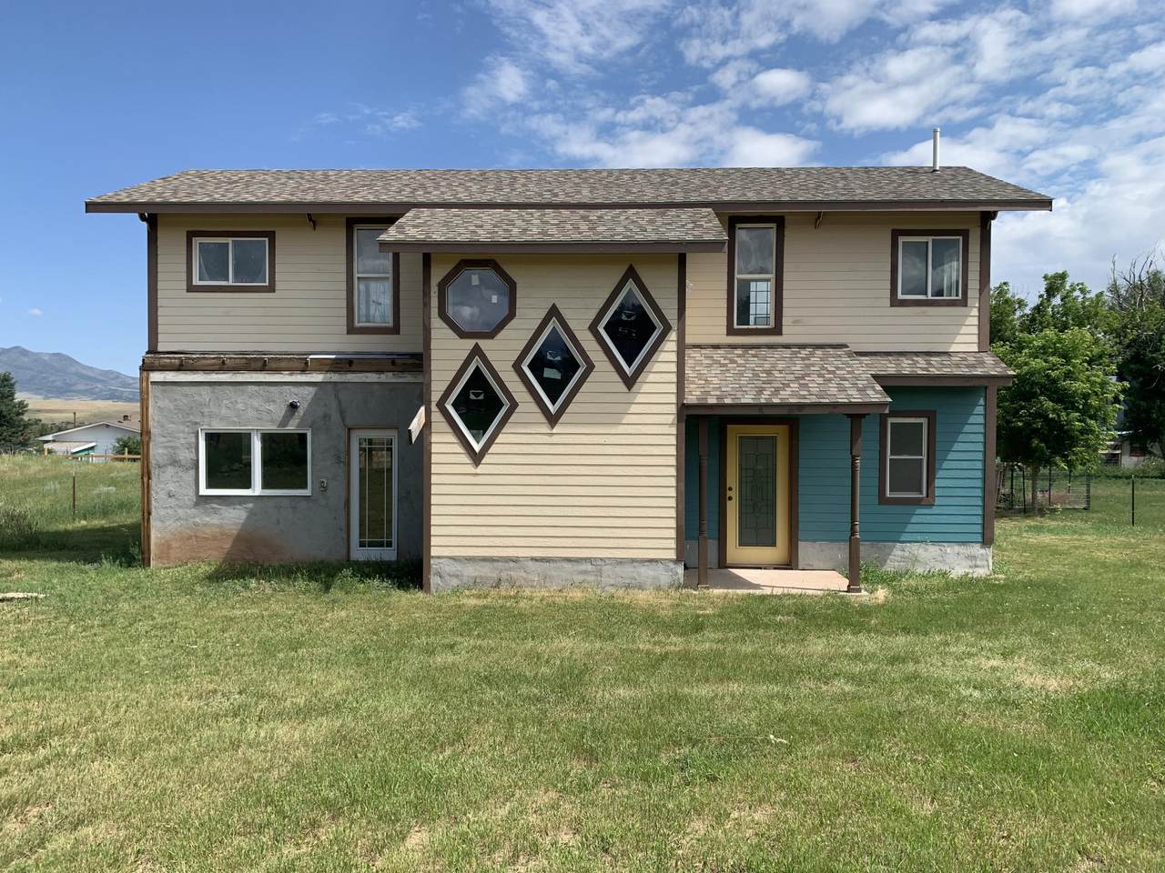 411 Garland St - Photo 1