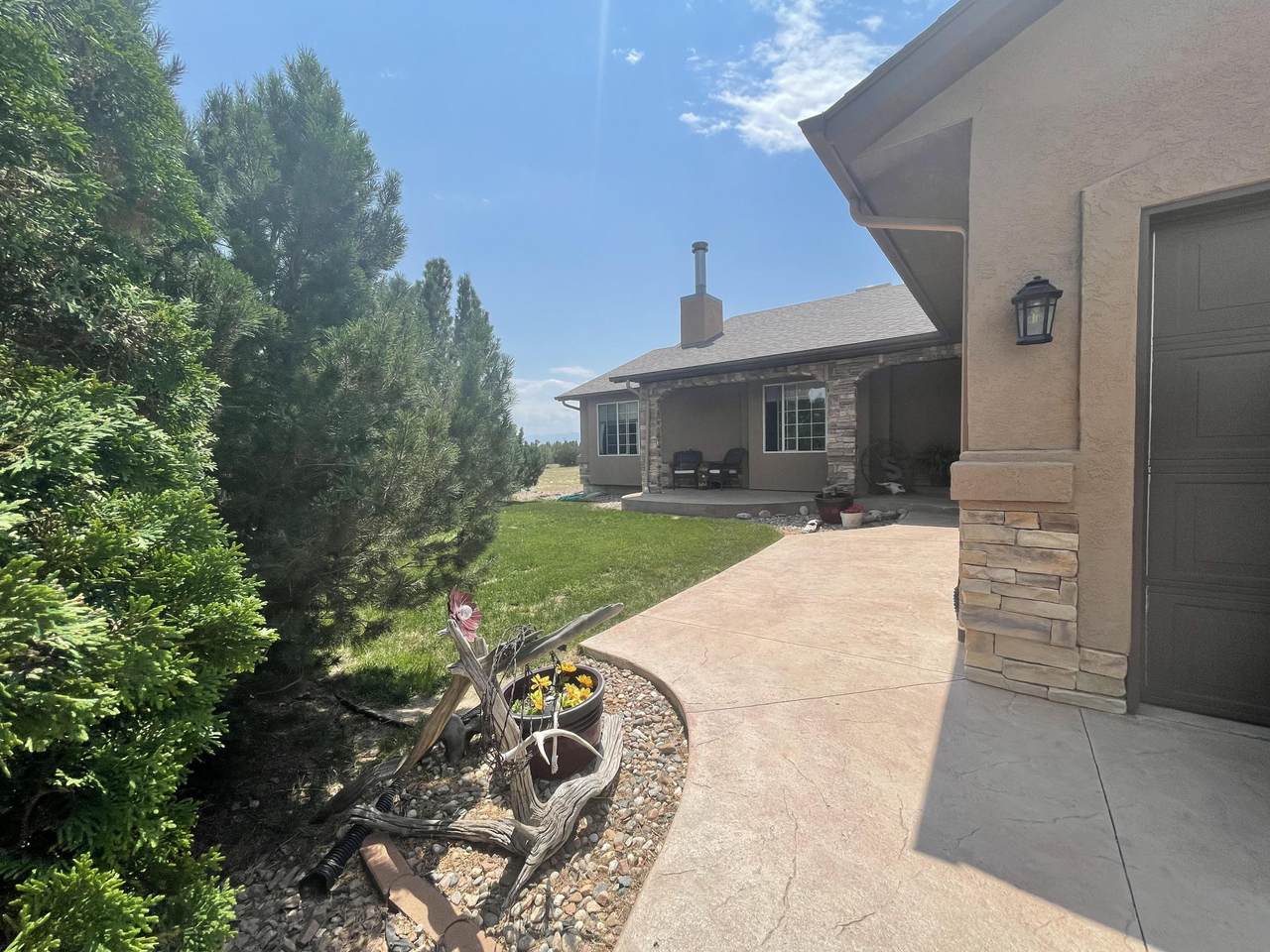 513 Woodstock Drive - Photo 1