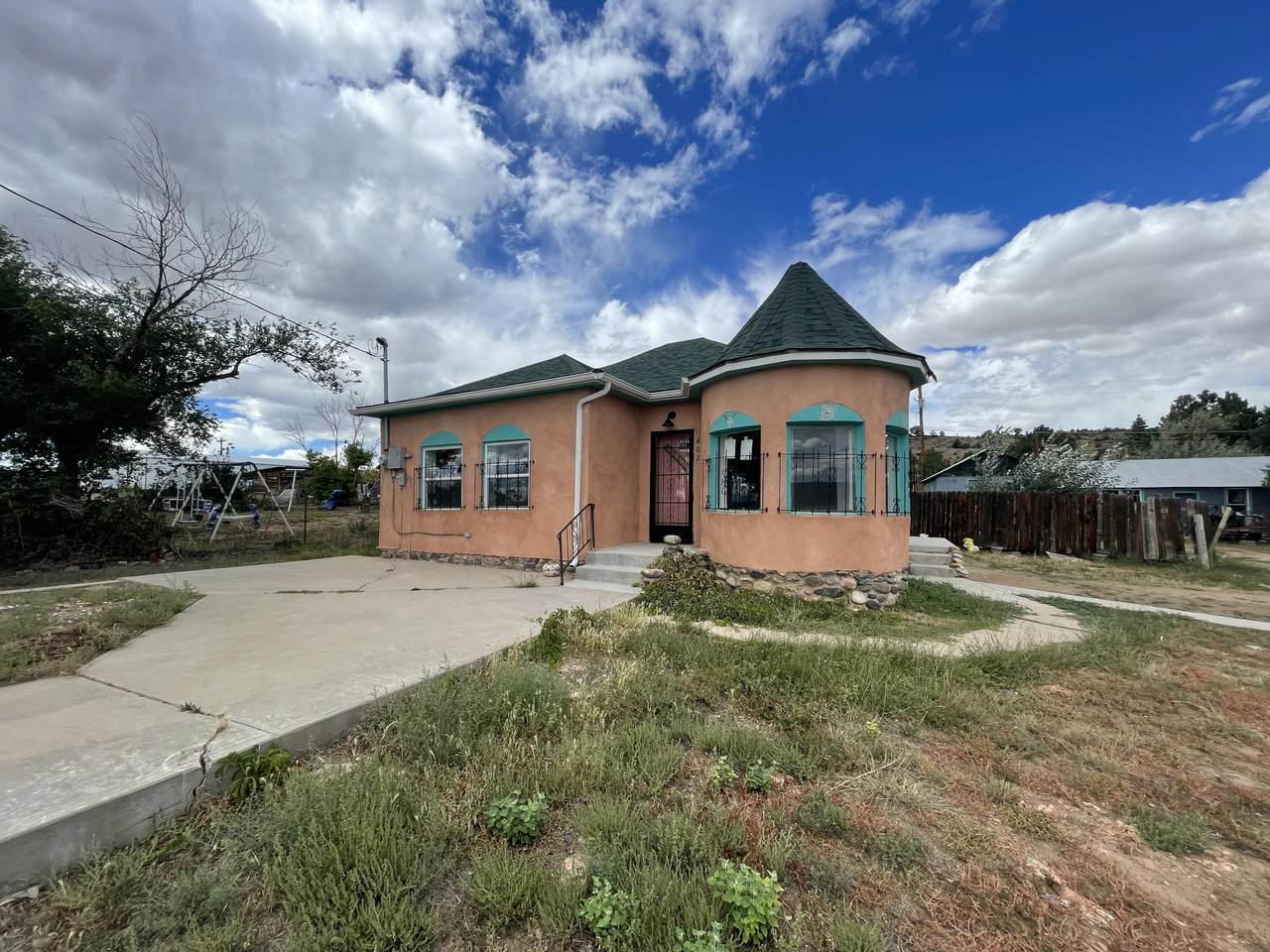 402 Pine St - Photo 1