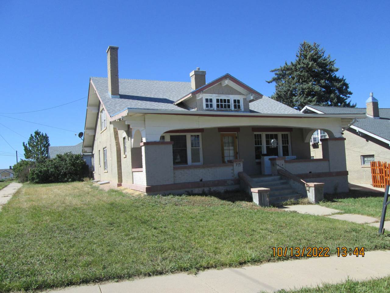 715 Maple St - Photo 1