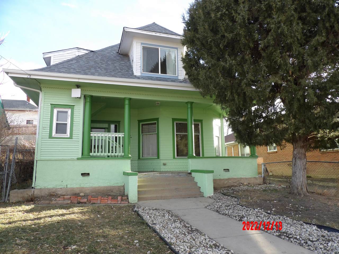 612 First St - Photo 1