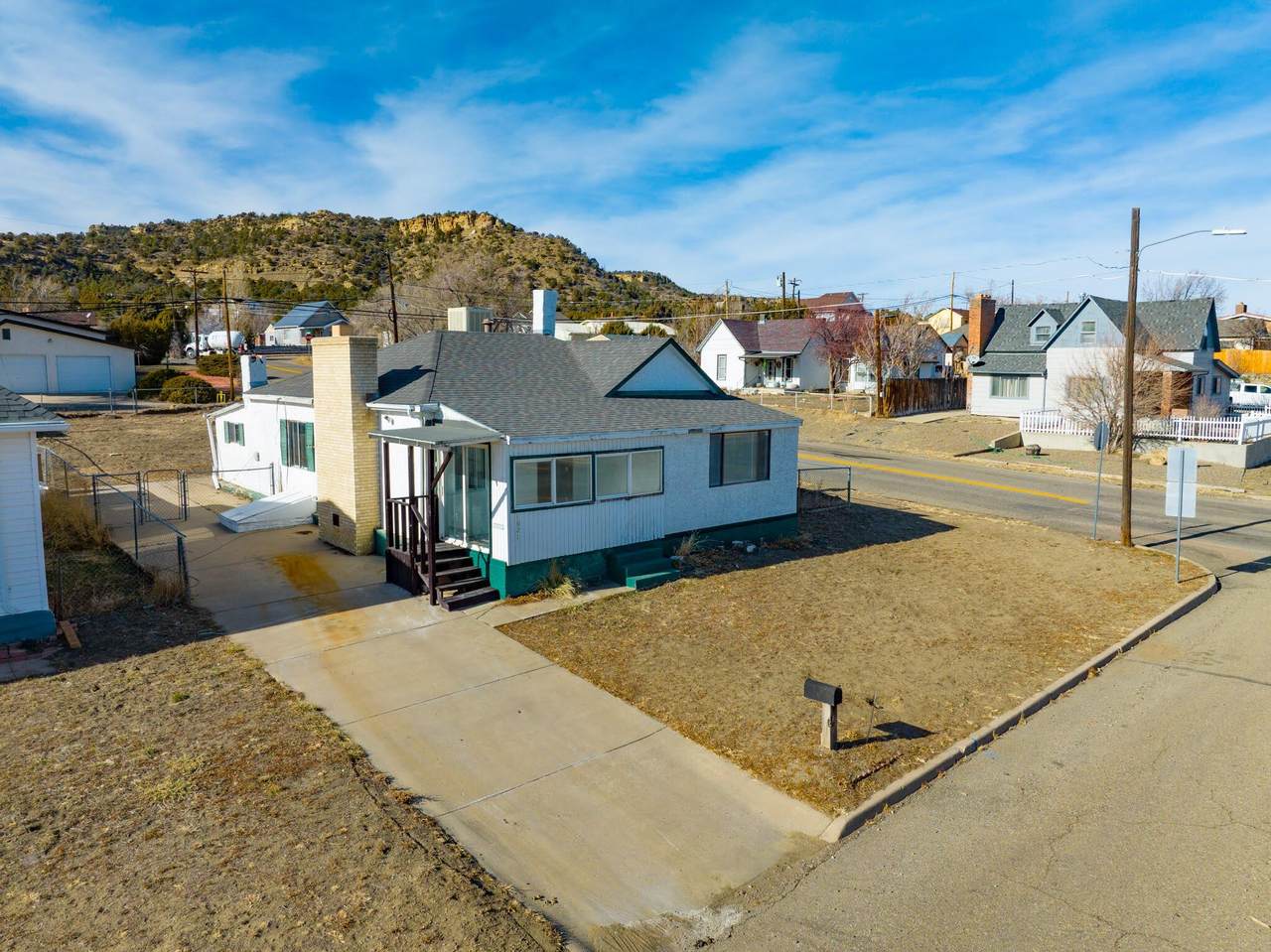 1621 Arizona Ave - Photo 1