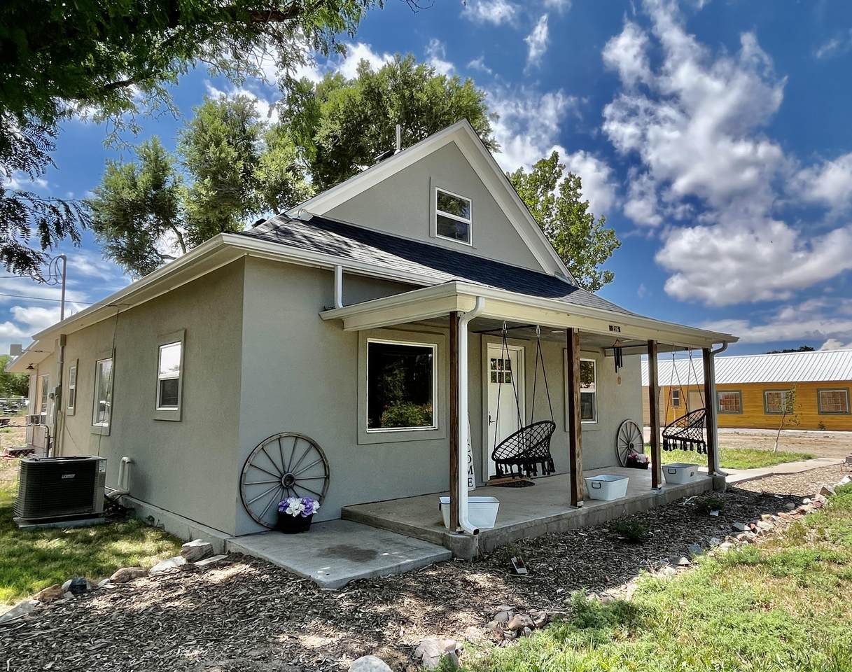 216 Swink Ave - Photo 1