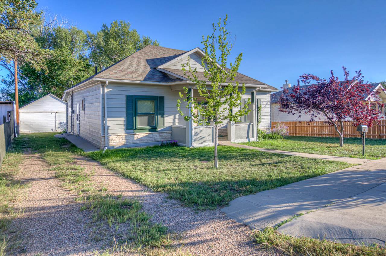 215 3rd St - Photo 1