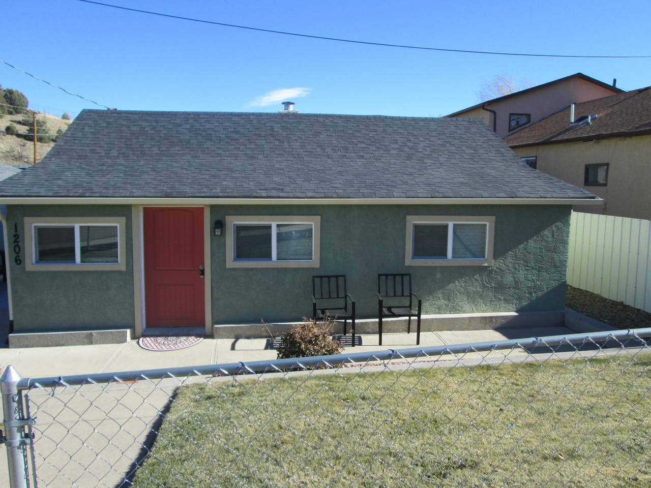 1206 Carbon St - Photo 1