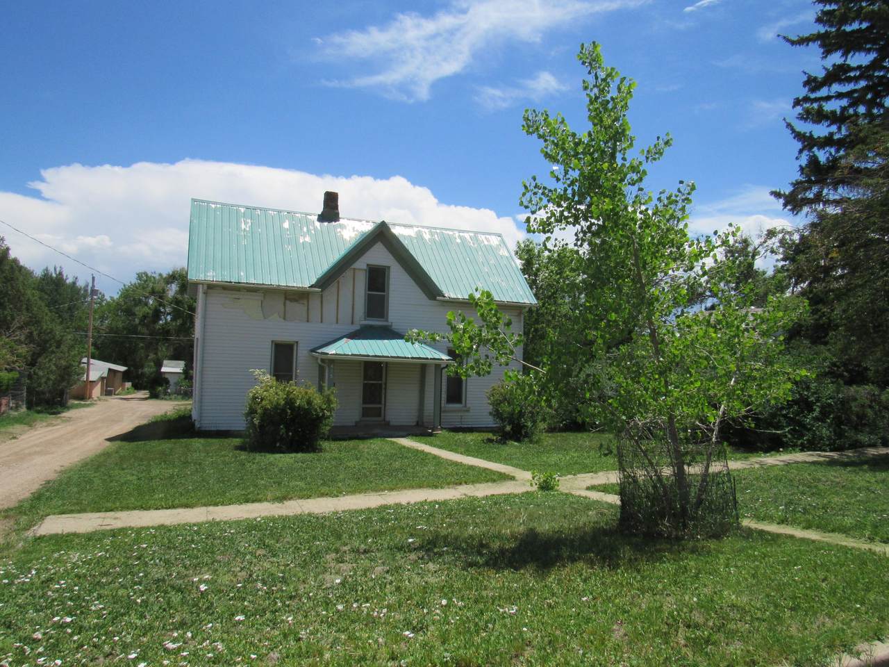 415 Kansas Ave - Photo 1