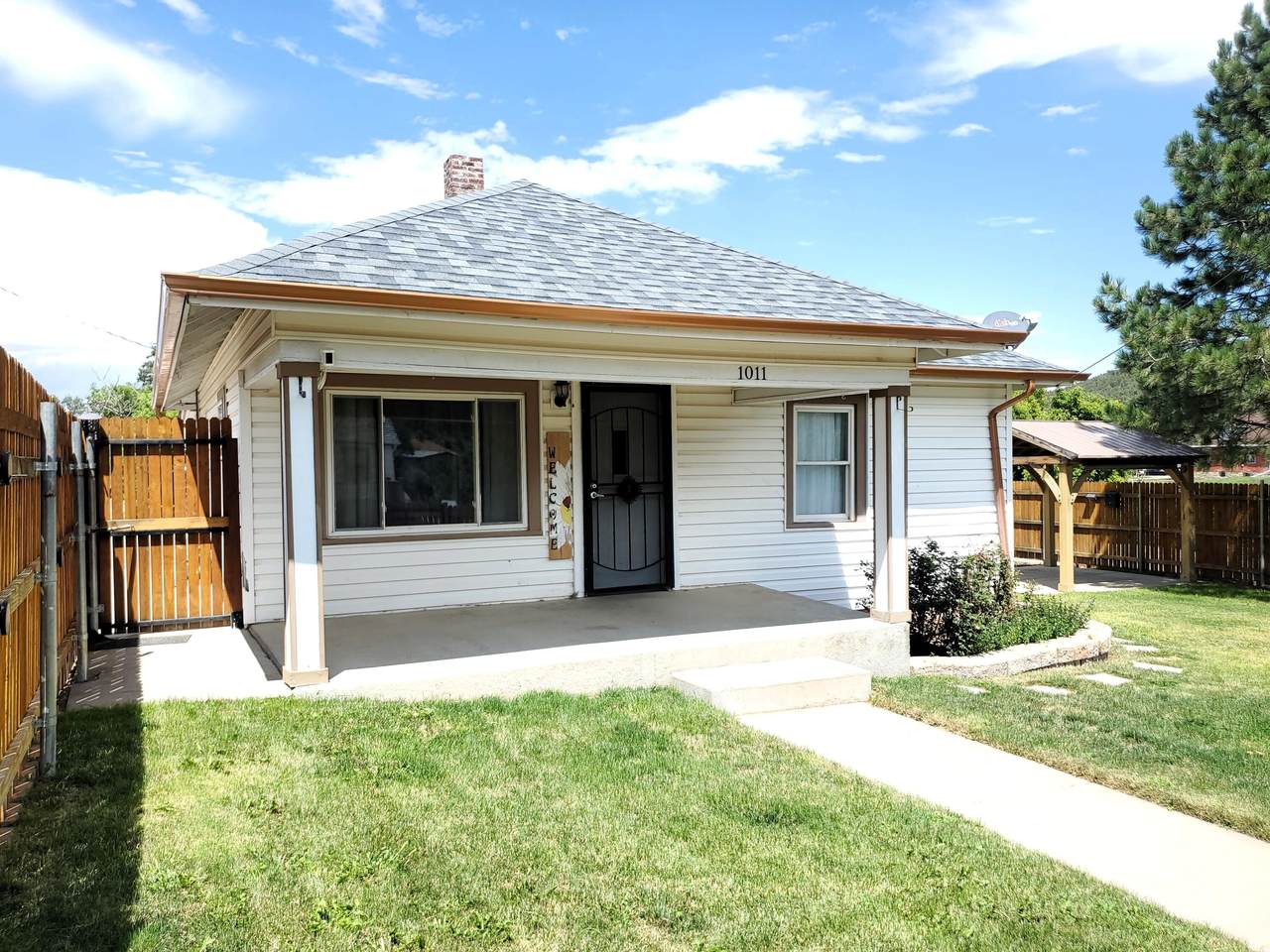 1011 9th St - Photo 1