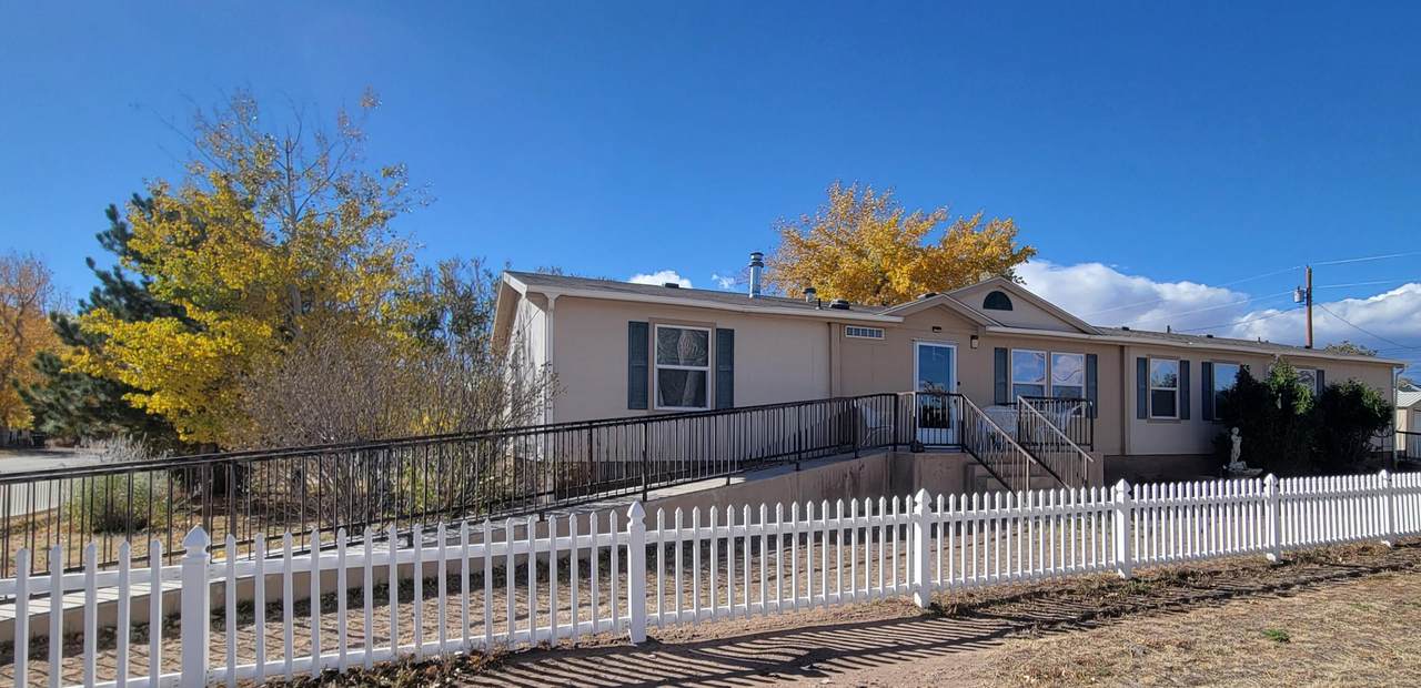 202 10th St - Photo 1