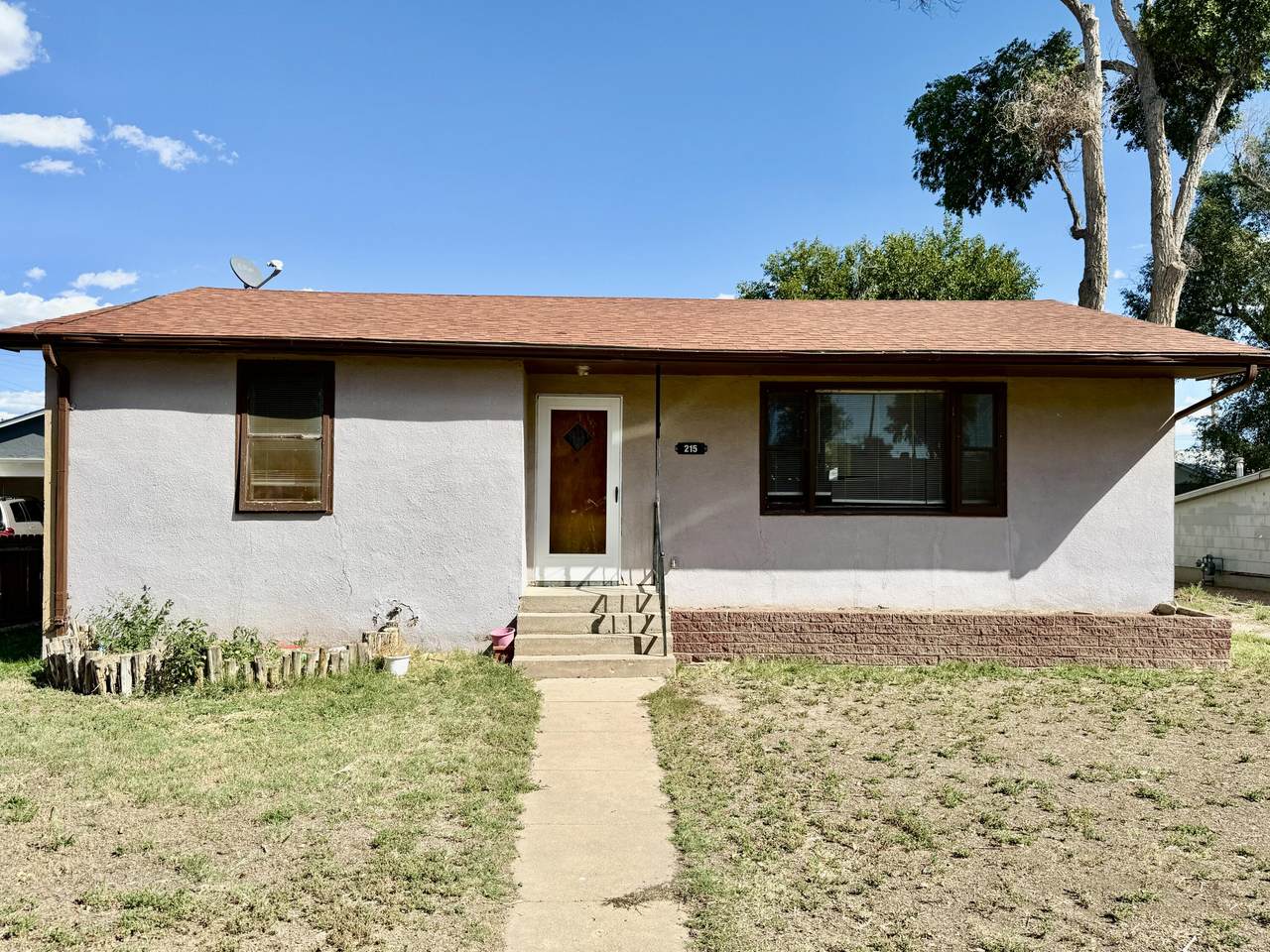 215 Main St - Photo 1