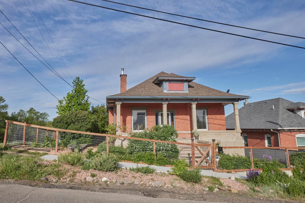 315 Oak St - Photo 1