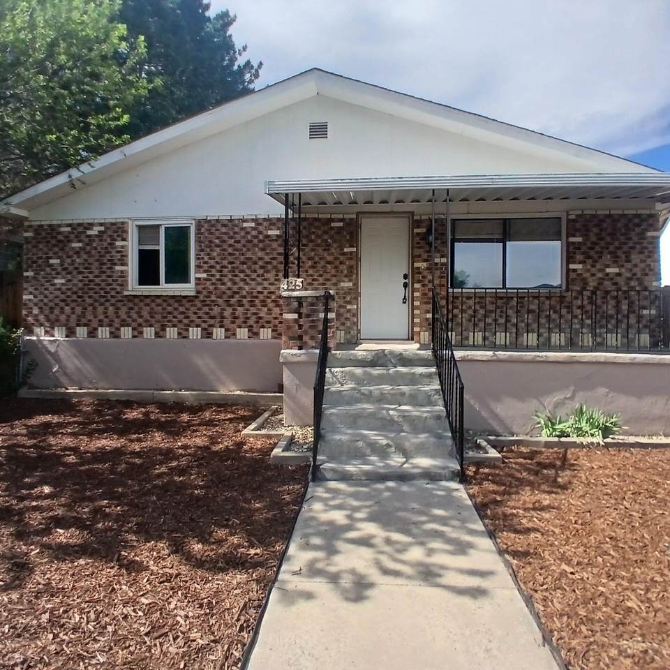 425 Baca St - Photo 1