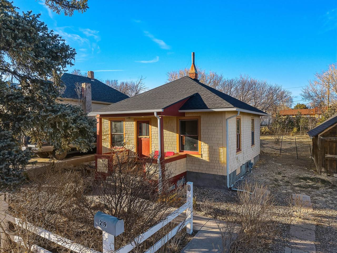 219 Strong Ave - Photo 1