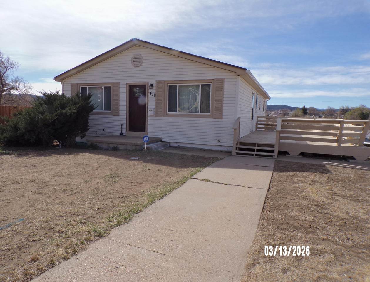 410 Topeka Ave - Photo 1